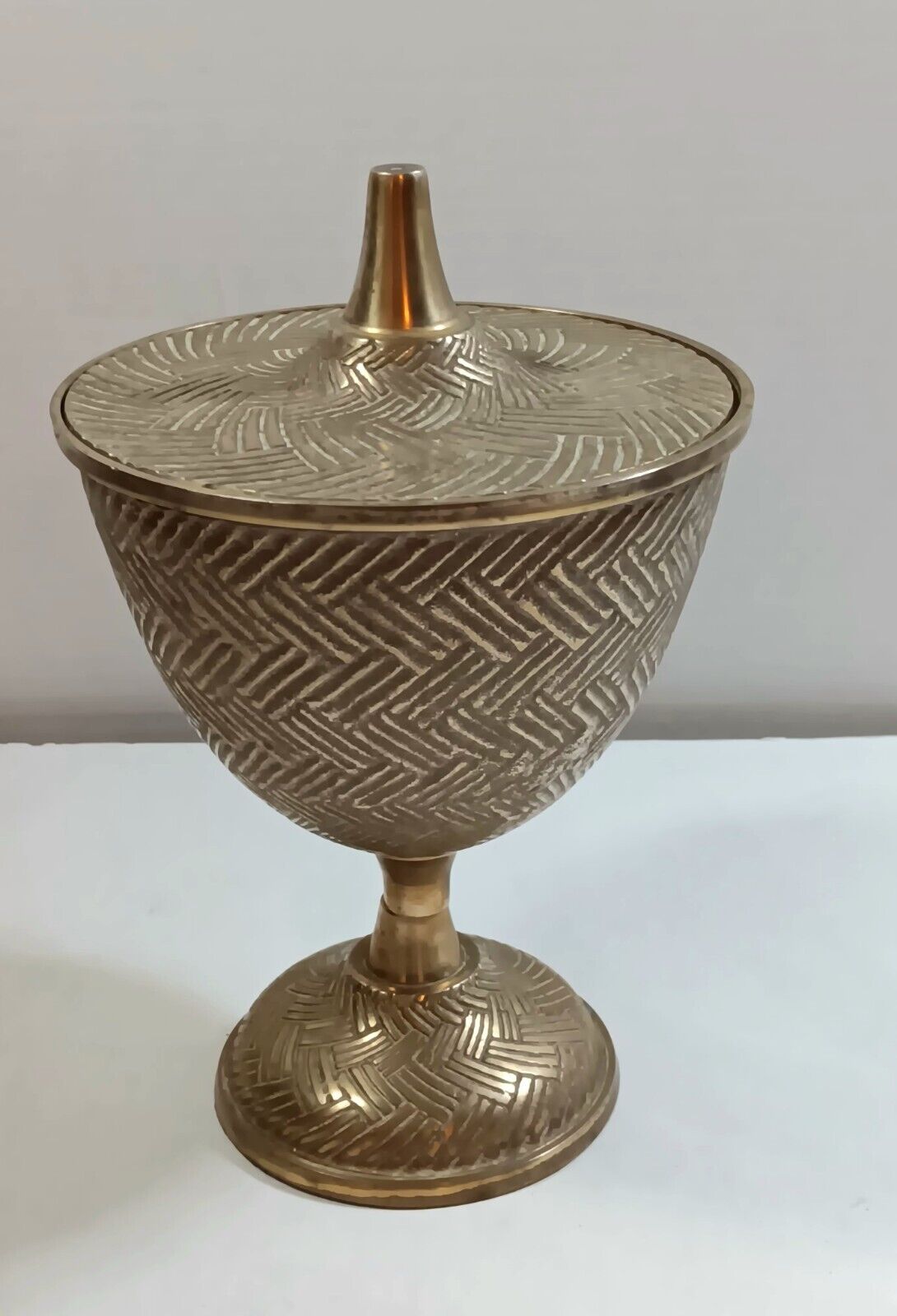 Vtg Bombay Company Basket Weave Etched In Brass Footed Bowl w/Lid Home Decor 