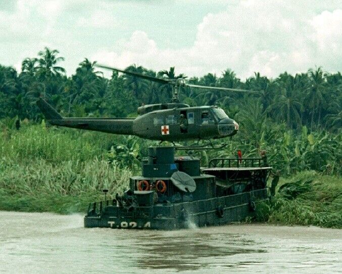 UH-1D Evacuation Helicopter, Huey Medevac land on ATC 8x10 Vietnam War Photo 665