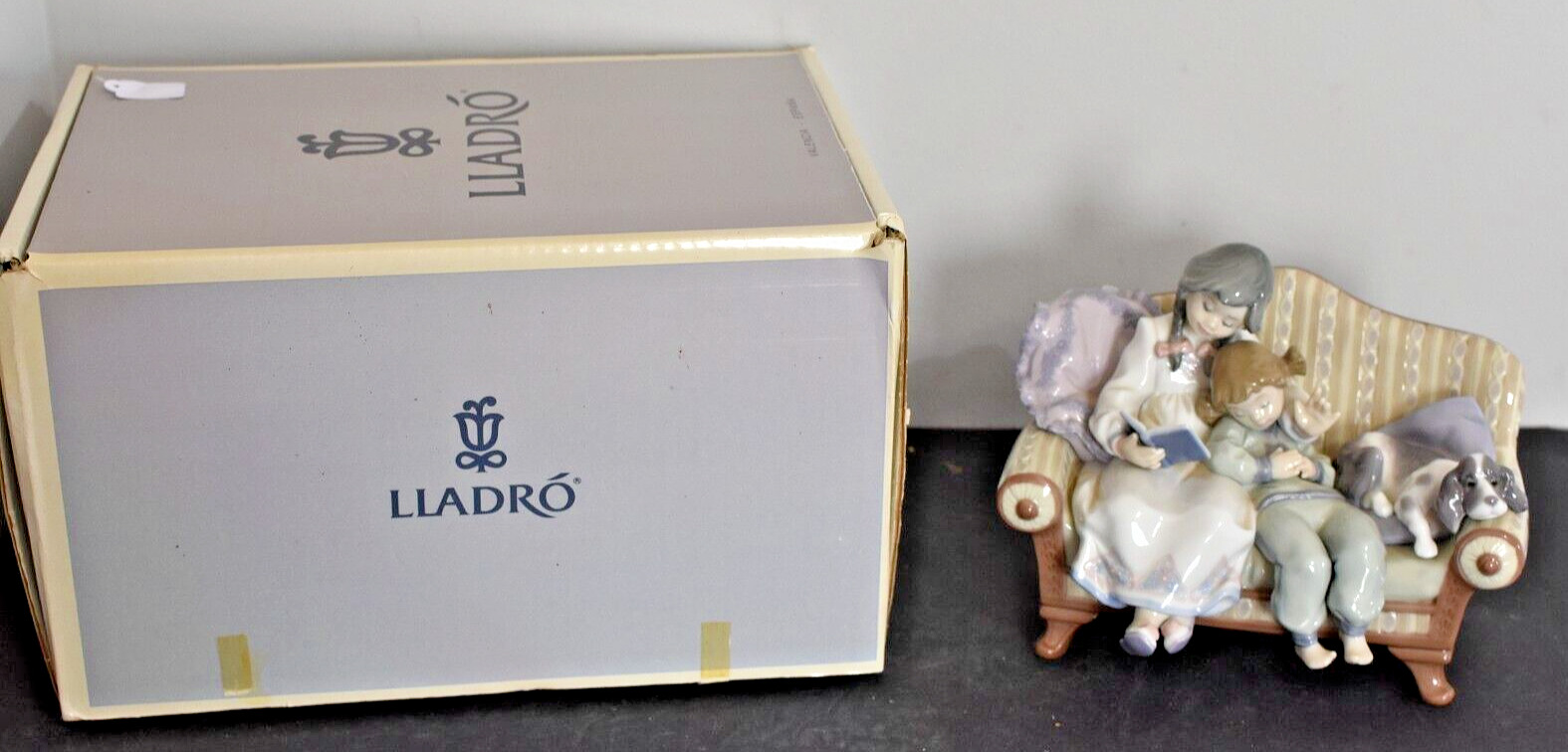 1990 Lladro Porcelein Girl Reading On Couch 