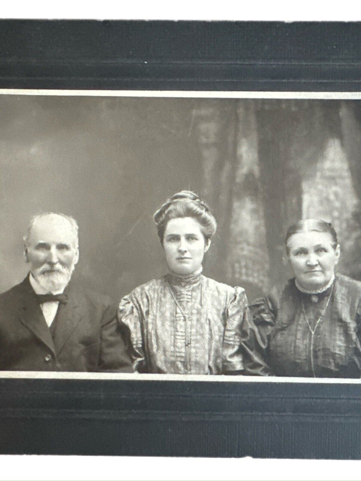 Antique Photograph Cabinet Card Ephemera B/W Unsigned Family Portrait 3 People