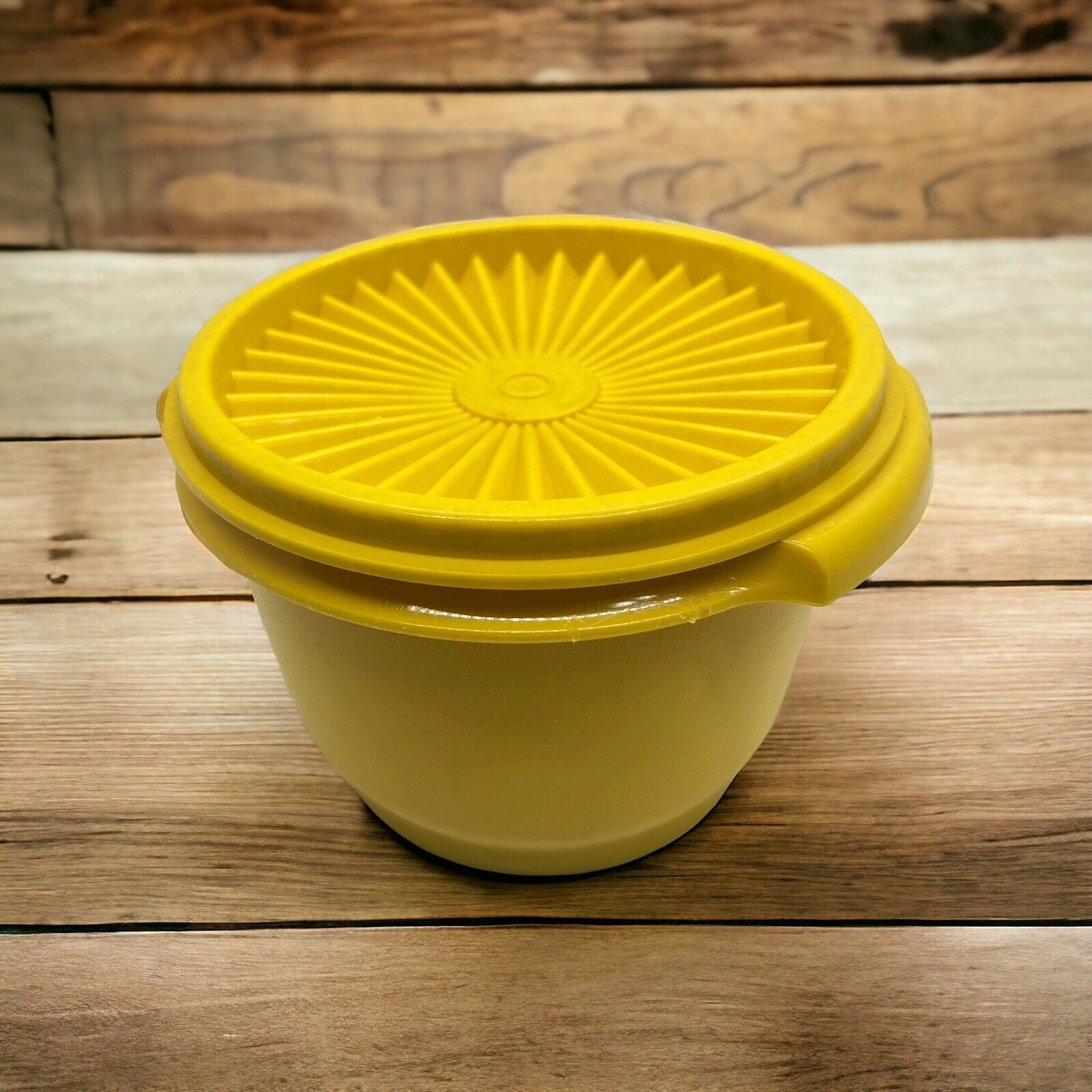 Tupperware Servalier Bowl with Starburst Lid #886 Yellow Vintage