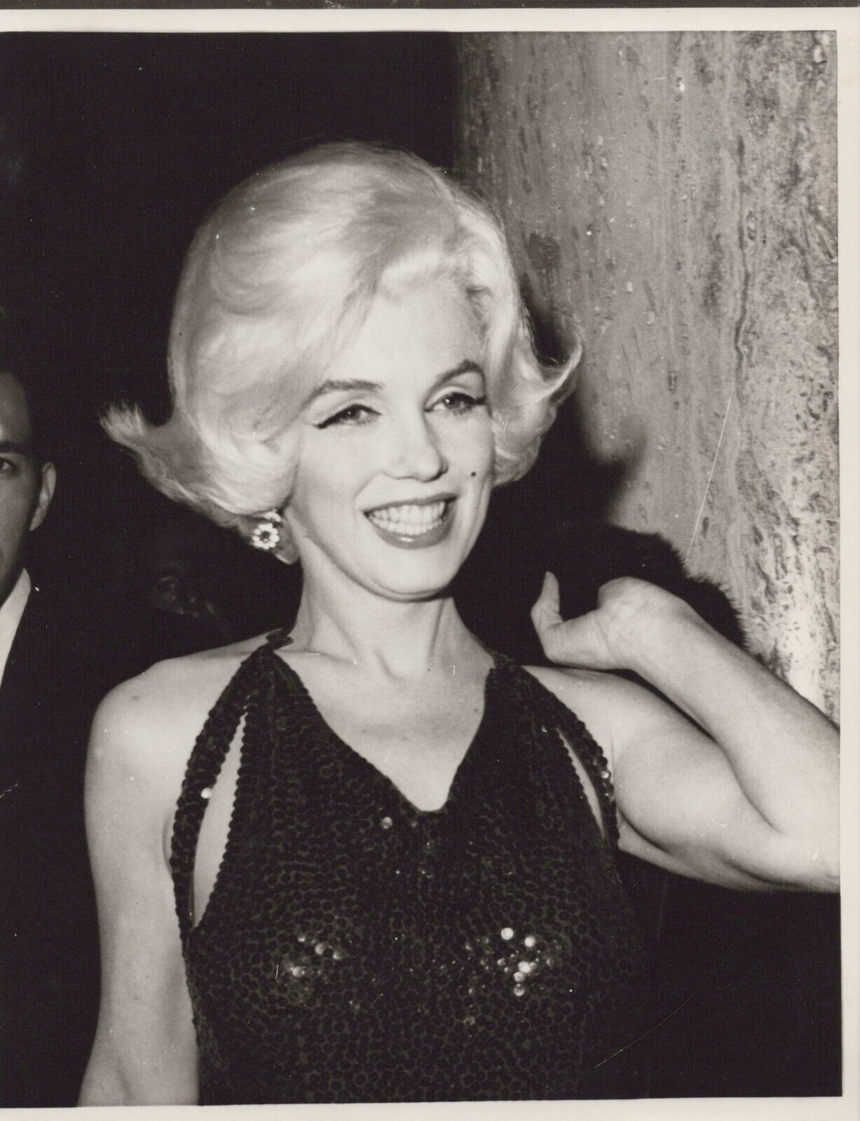 ⭐ ❤ Marilyn Monroe (1940s) Cheesecake - Stylish Pose Bare Shoulder Photo K67