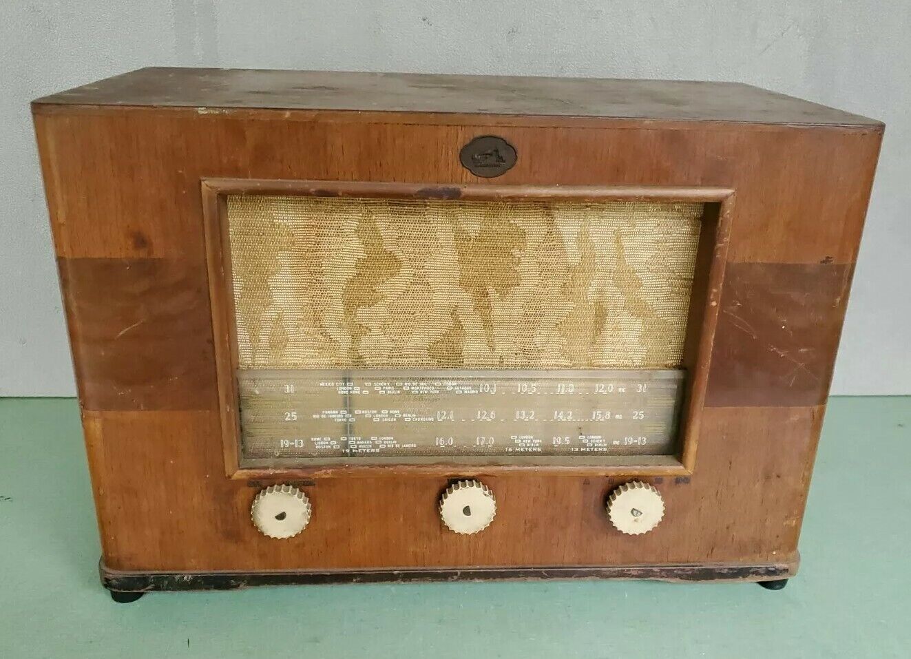 RCA Model Q17 1940\'s tube radio 
