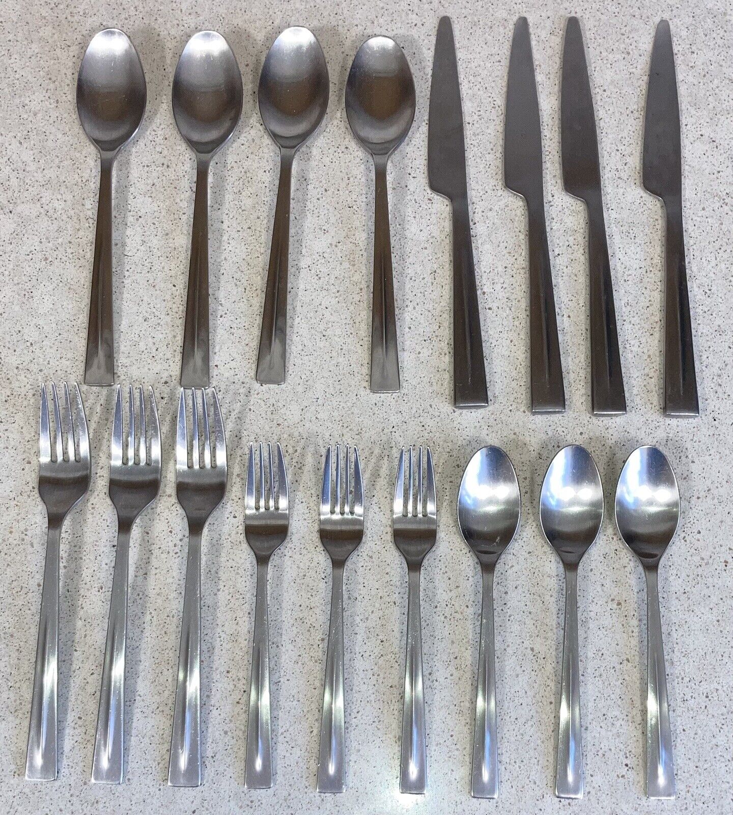 17 PIECE LOT OF GS GOURMET SETTINGS 18/8 STAINLESS FLATWARE - SOHO PATTERN