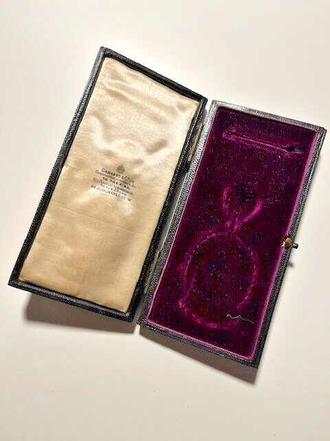 Vintage Garrard & Co. Crown Jewellers&Co Medal DIsplay Leather Box. 1880s. Orig.