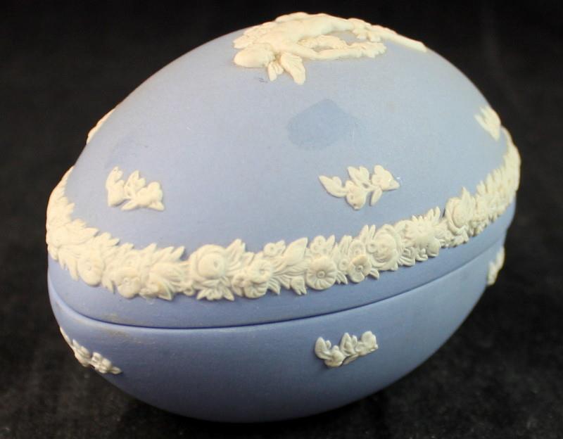 Wedgwood Cream On Lavender Jasperware Large Egg Shaped Box Cupid Design