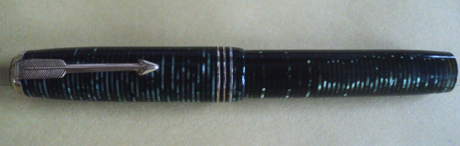 Vintage Parker Full Sized Vacumatic Emerald Pearl Fountain Pen Lock Down type.