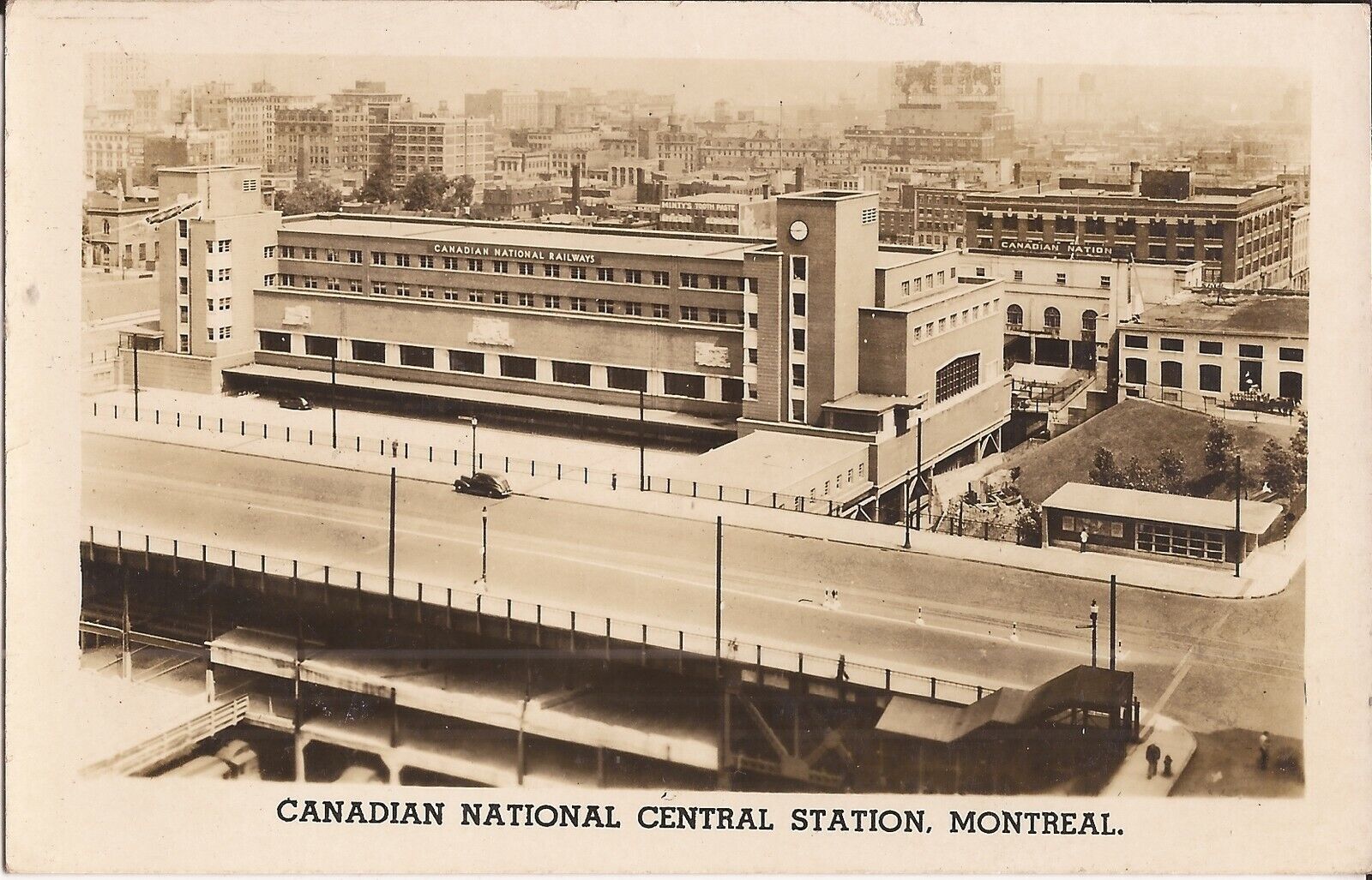 Montreal, CANADA - Canadian National Central Station - REAL PHOTO - 1943