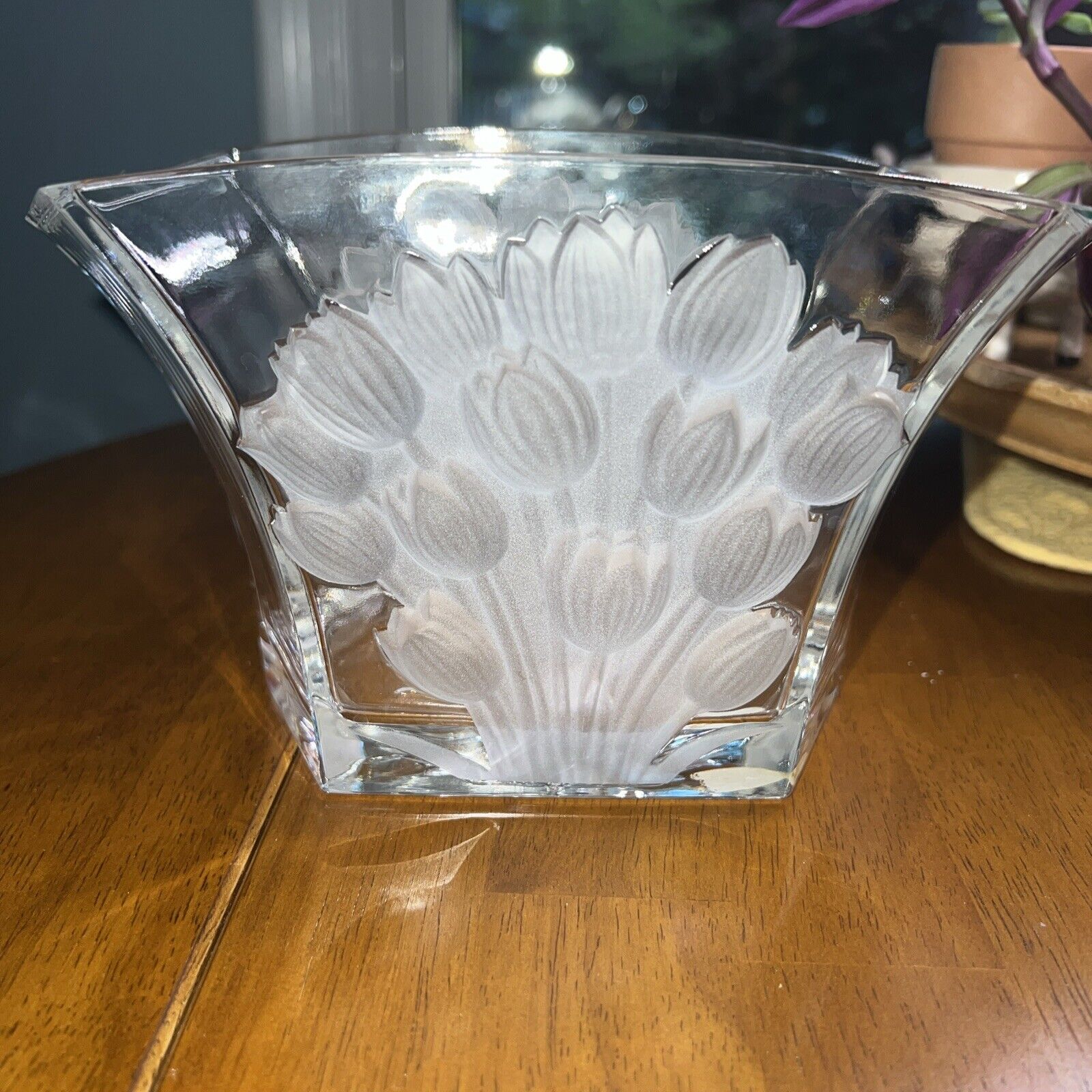 24% Lead Crystal Teleflora Vase With Frosted Tulip Flowers