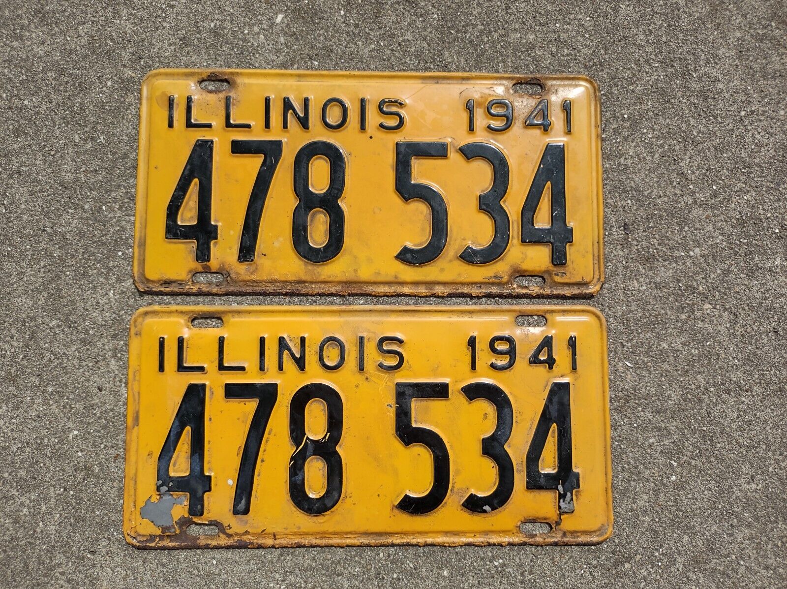 Vintage 1941 Illinois license plate pair 478-534 Original Black Orange Paint