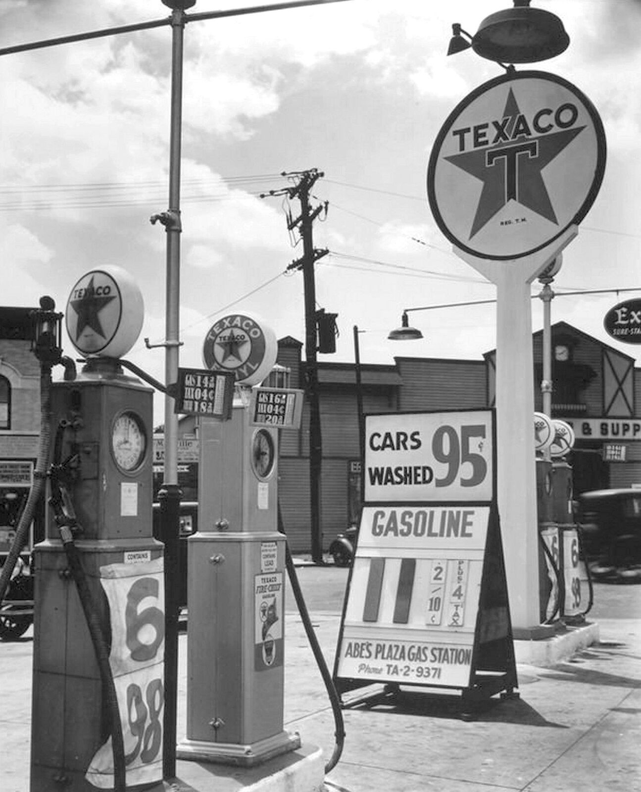 1936 TEXACO GAS STATION Depression Era Photo 11 CENTS/GAL. GAS   (134-K)