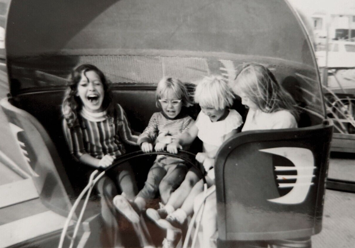 Happy Children Riding Tilt-A-Whirl Amusement Park 1968 Original Photo 3.5x5\