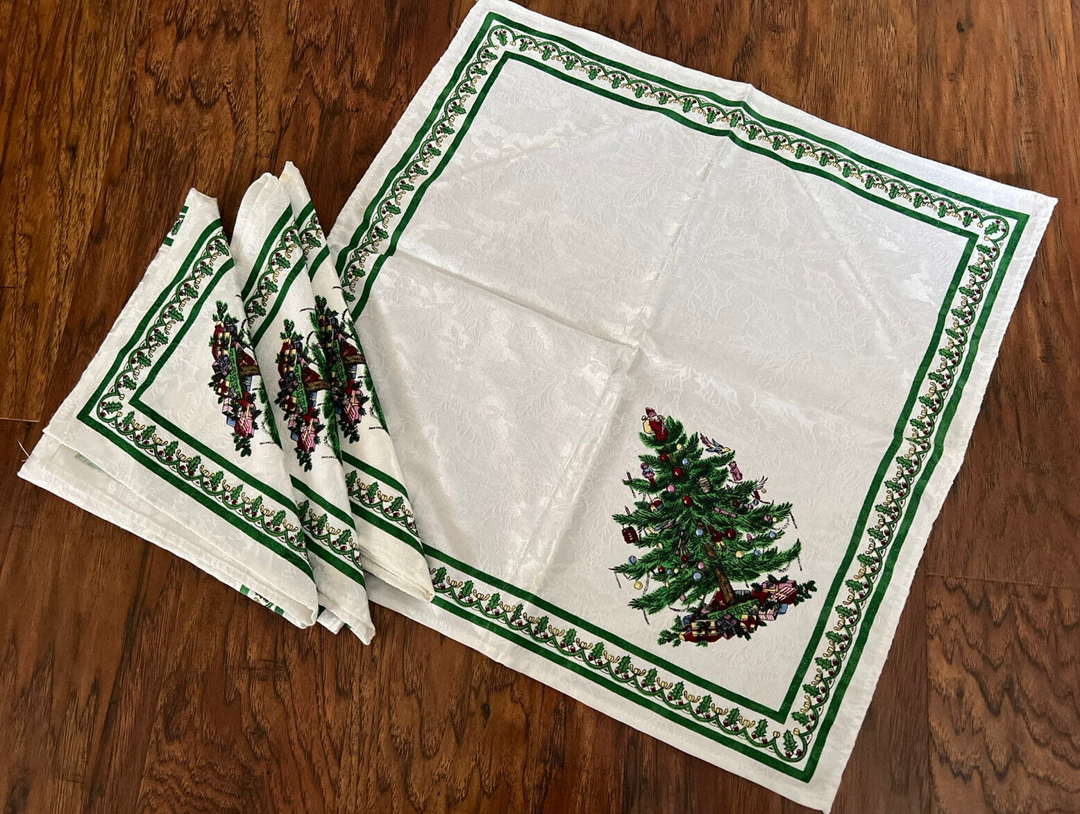 Vintage Holiday Christmas Napkins Tree W/Border 18”x 18” Lot Of 4