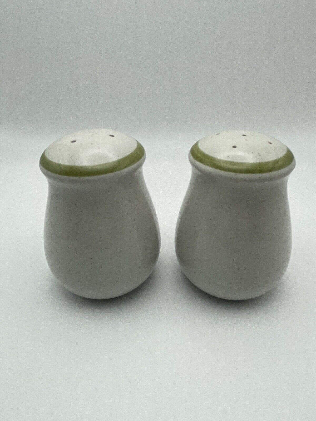 Vintage Country Farmhouse Cottage Green Accent  Salt & Pepper Shakers Japan