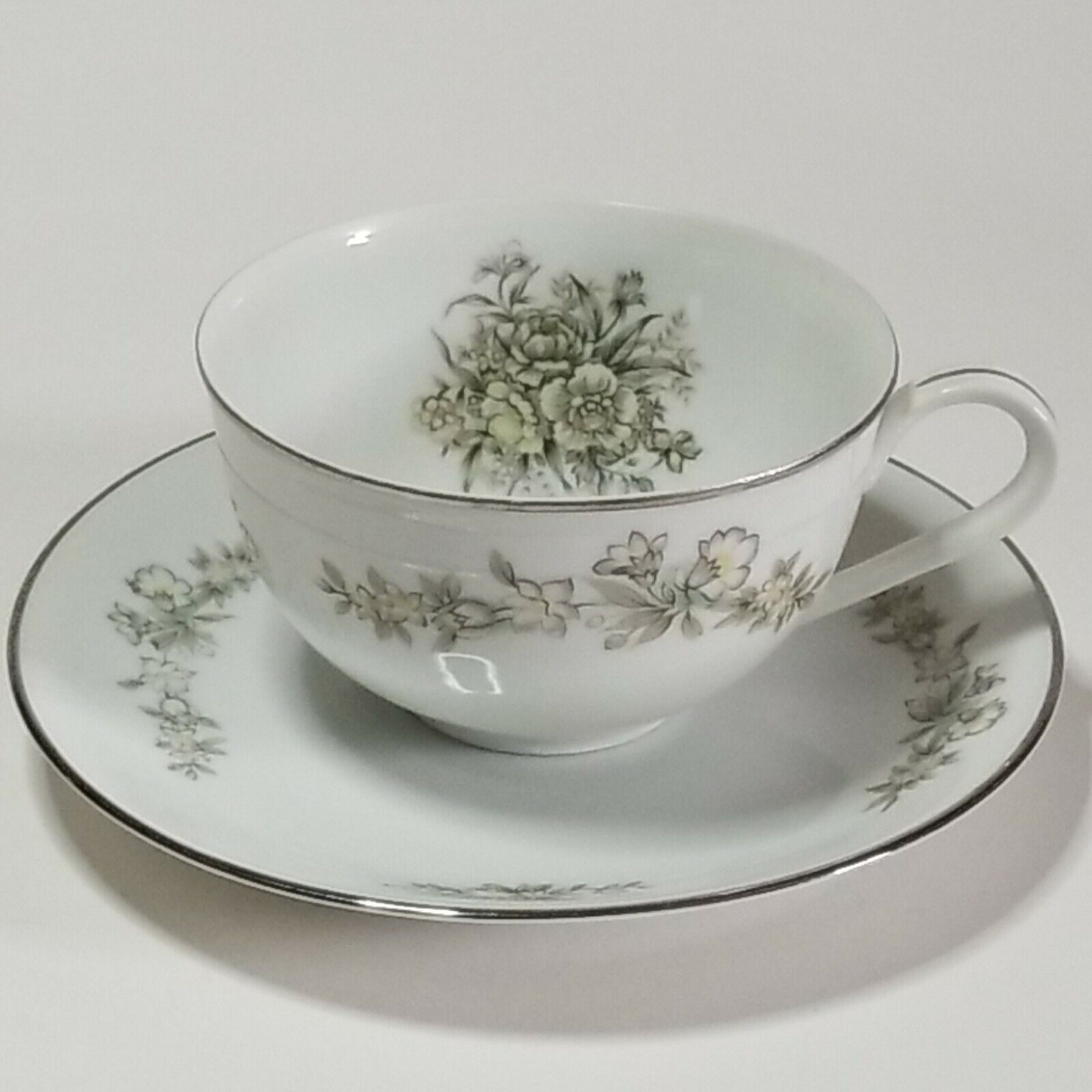 Vintage/Antique Kira Fine China Japan Teacup & Saucer Set w/Gray Floral Daisy