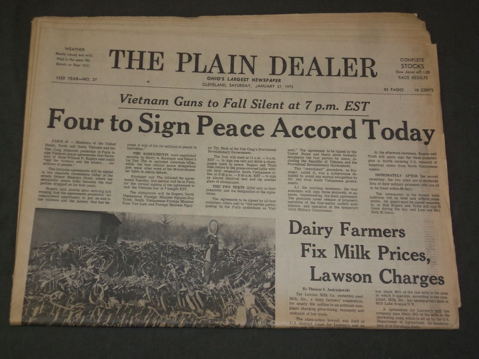 1973 JANUARY 27 THE PLAIN DEALER NEWSPAPER - VIETNAM PEACE AGREEMENT - NP 3284