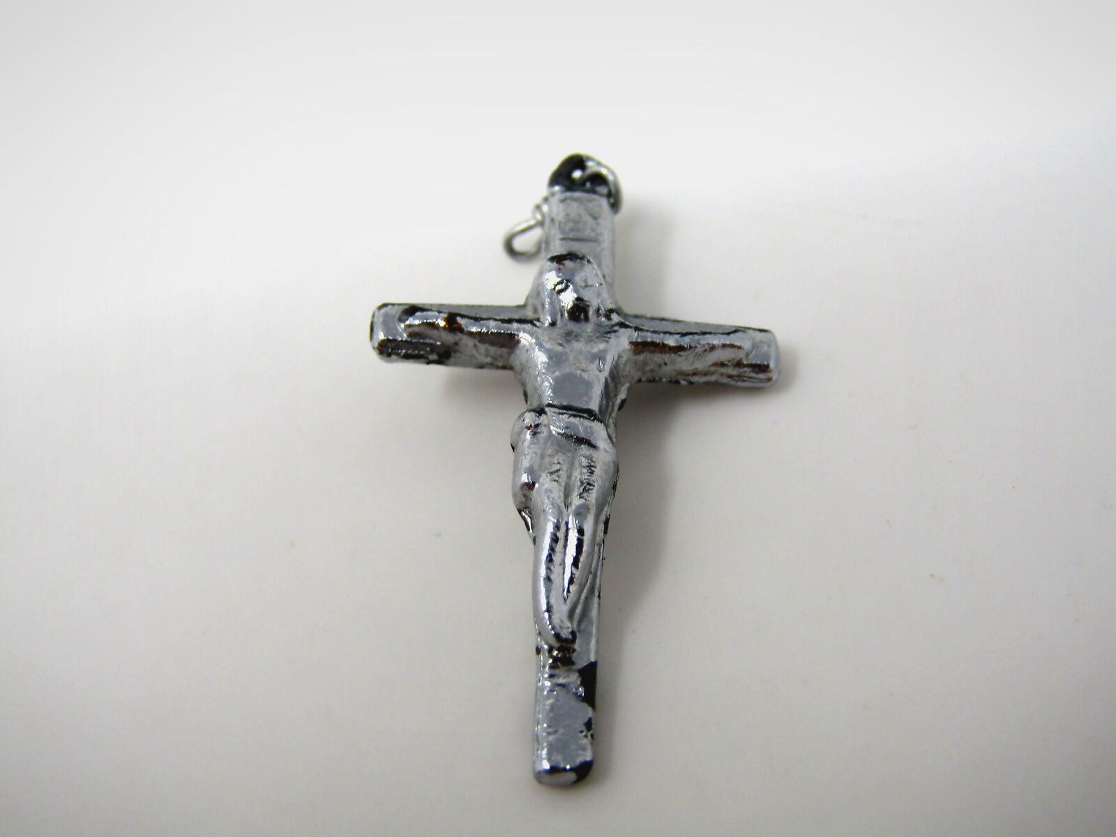 Vintage Christian Cross Crucifix Pendant: Shiny Design