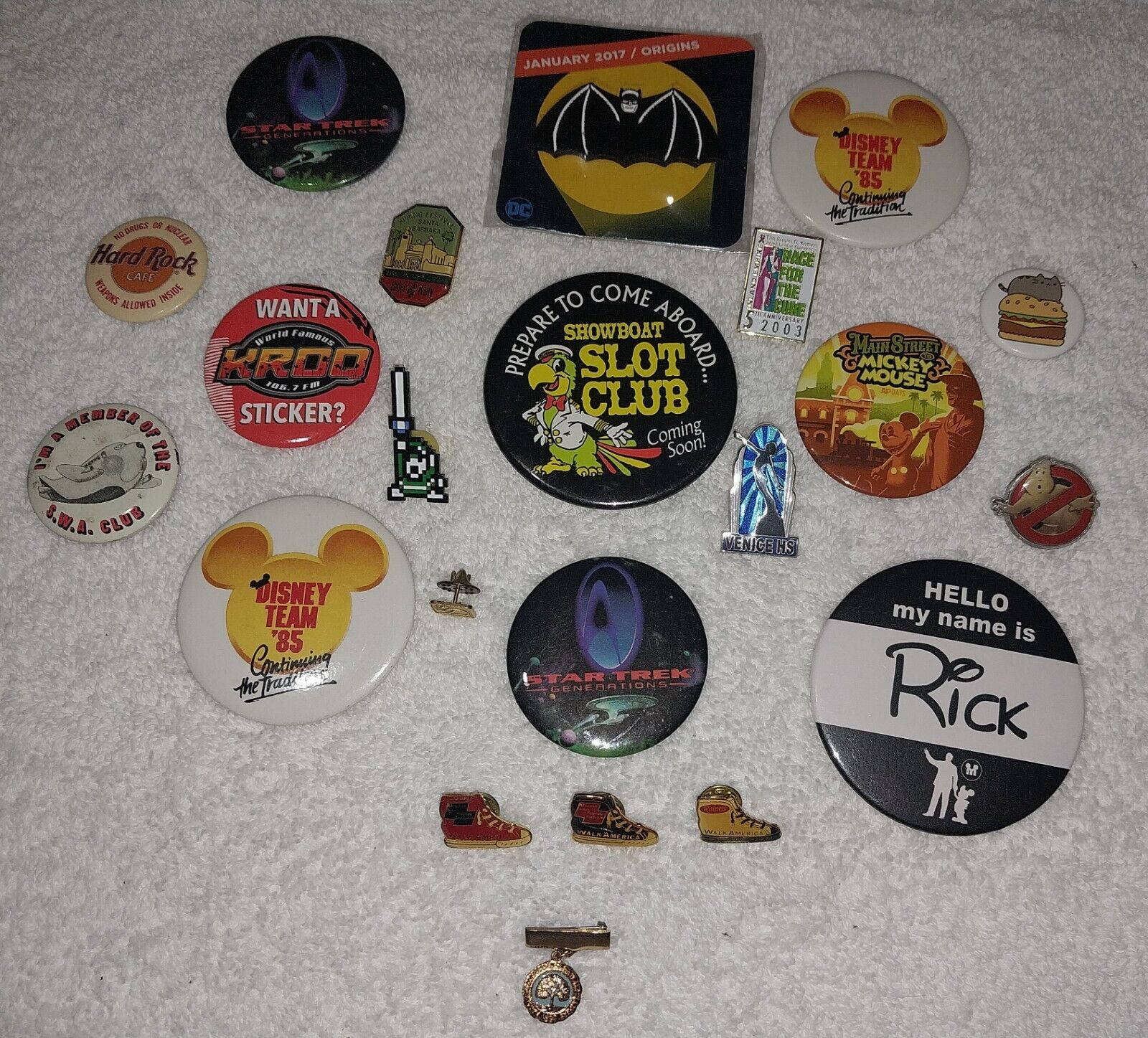 Vintage 1980-00s Mixed Button Pinback Lot of 20+ Clubs Movies Promo Disneyland