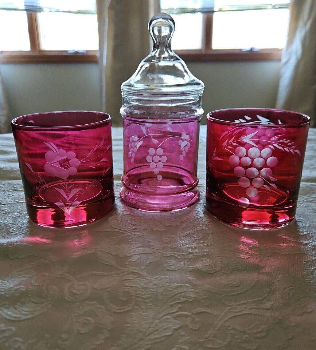 VTG Cranberry Etched Glass Vanity Set Lidded Jar & 2 Floral Grape Glasses
