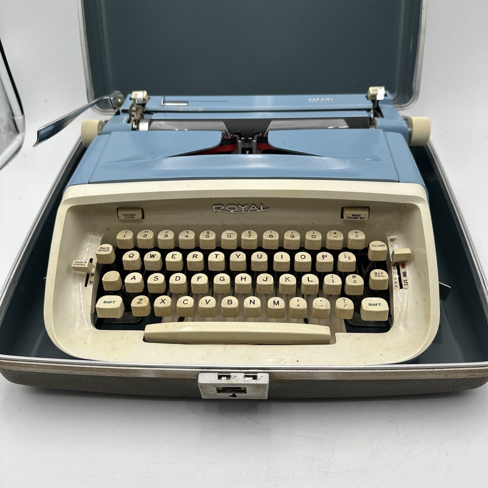 1960s Royal Safari Portable Typewriter With Case Baby Blue. Great Condition