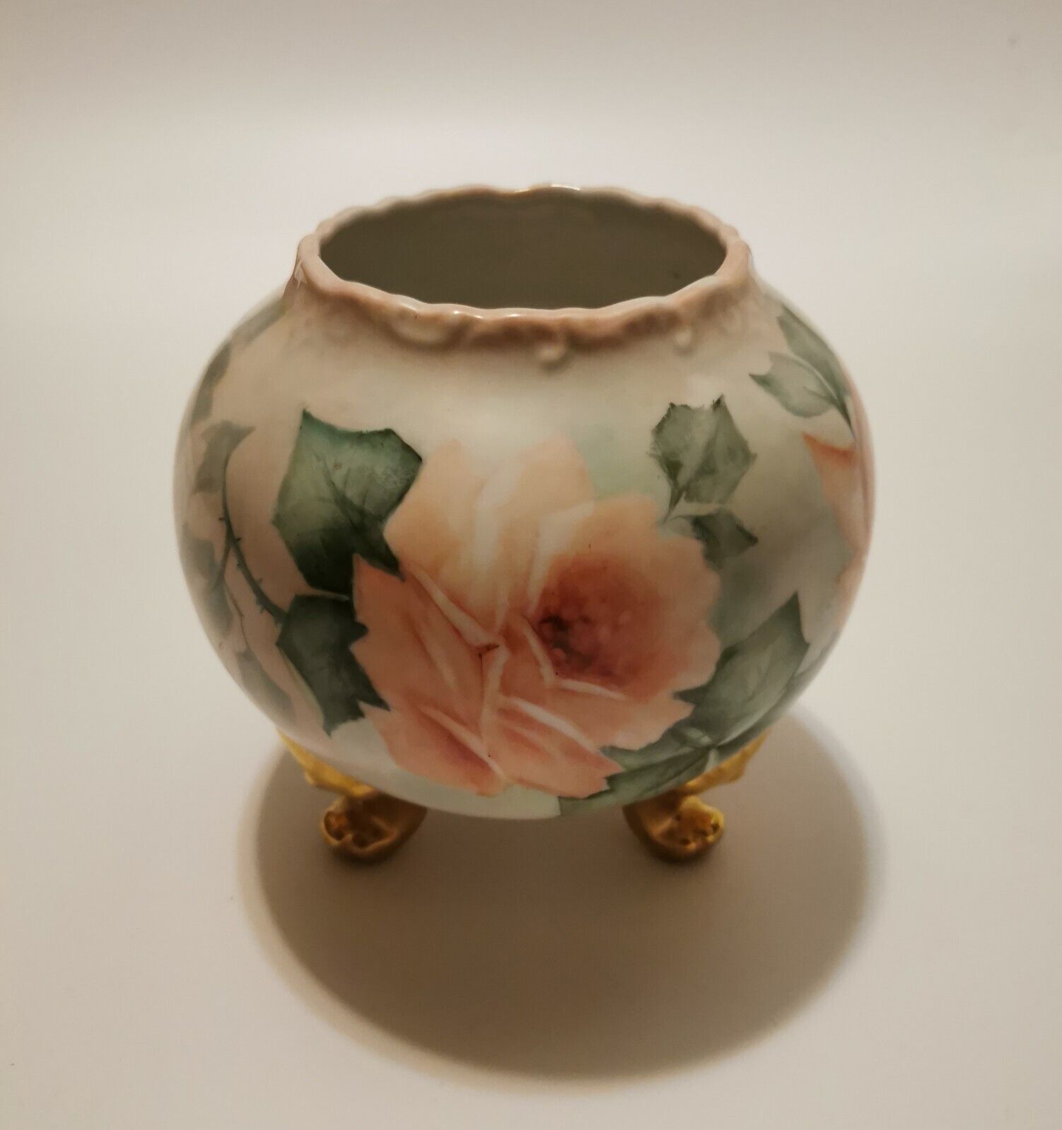 Calhoun Vase 1991 with Three Feet,  White Roses, round small pink flower floral