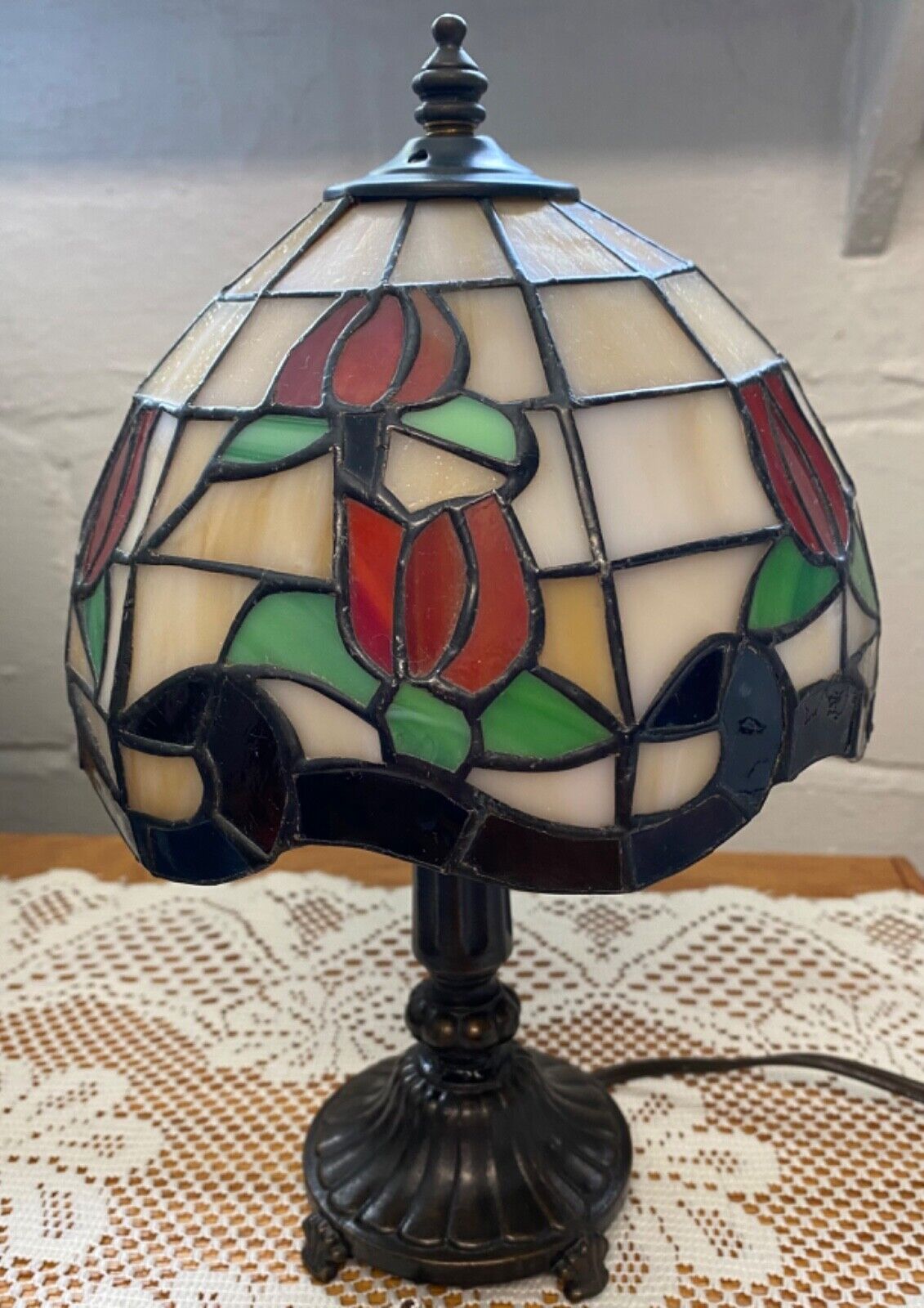 Vintage Mini Tiffany Style Stained-Glass Lamp Red Roses on Shade 12\