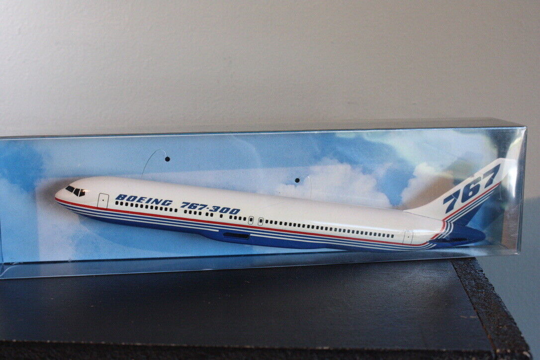 CMC Snap Together Airplane Model Boeing Airlines Boeing 737-700 New