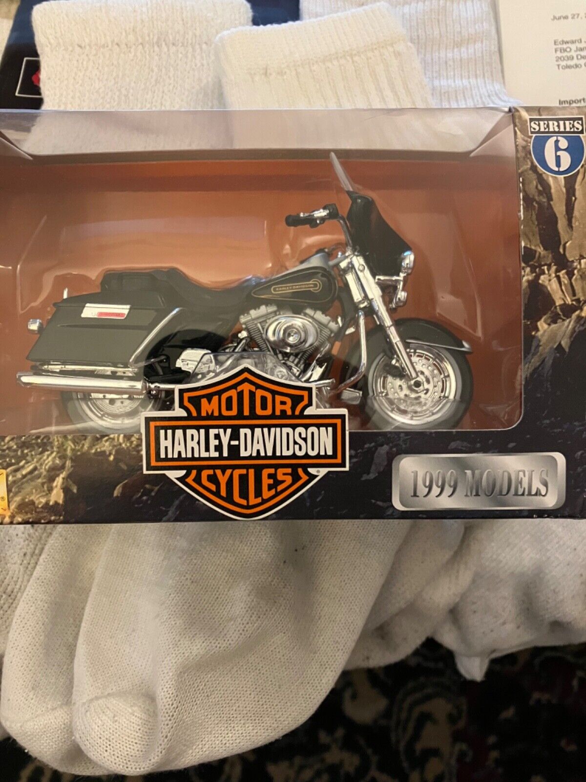 1999 Maisto Harley Davidson FLHT Electra Glide Toy Motorcycle 1:18 DIE-CAST