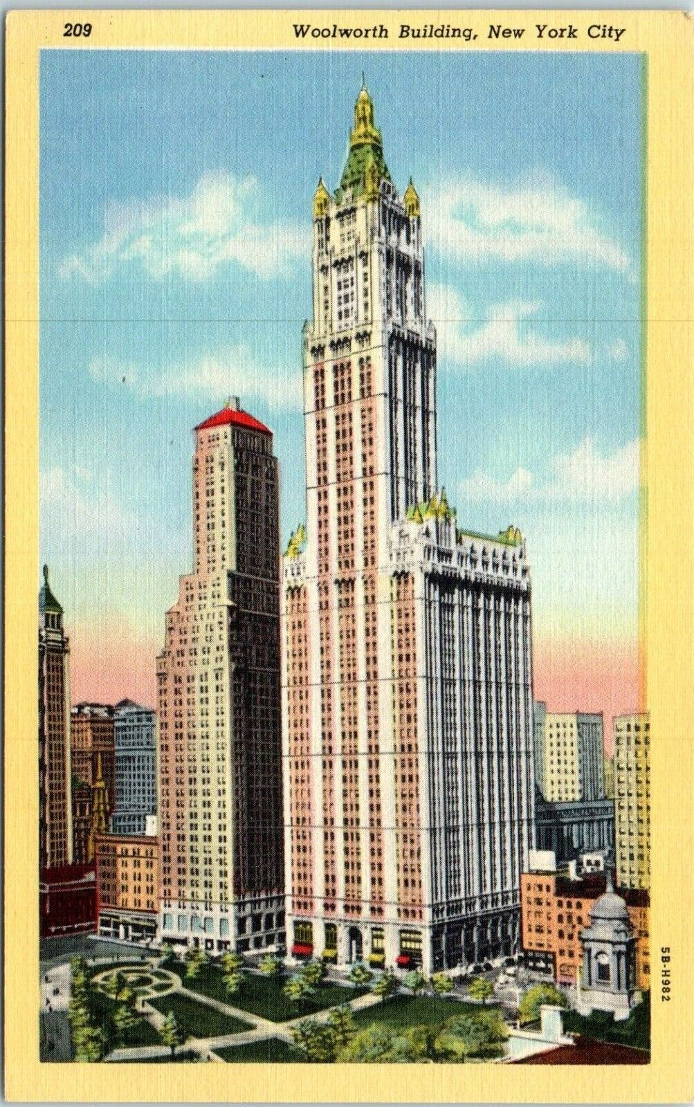 c1940s Linen Postcard NY New York City Woolworth Building