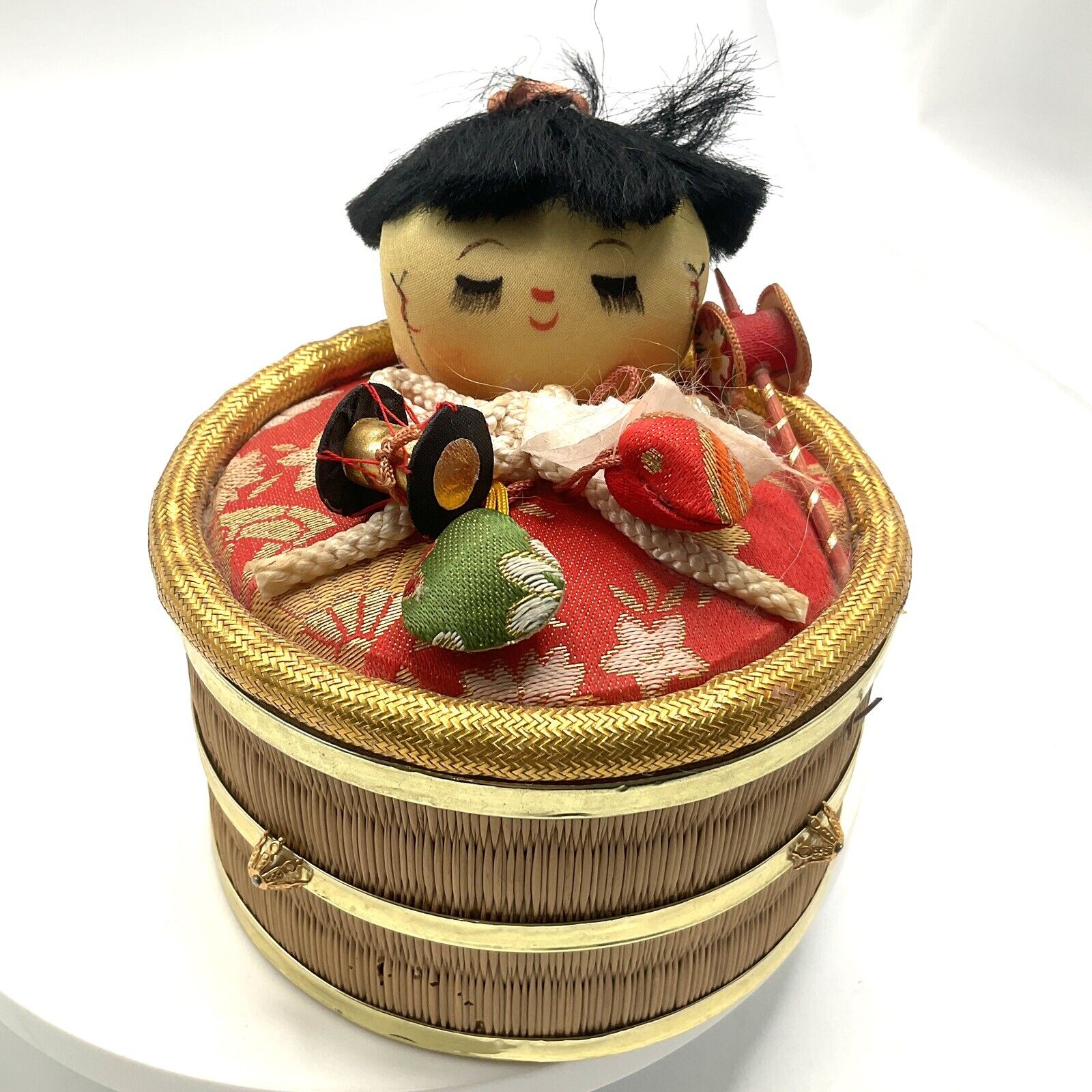 Vtg Japanese Kokeshi Doll Trinket Dish Sewing Kit Felt Lined Straw Barrel Thread