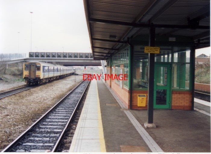 PHOTO  1989 SALFORD CRESCENT RAILWAY STATION LOOKING SOUTH
