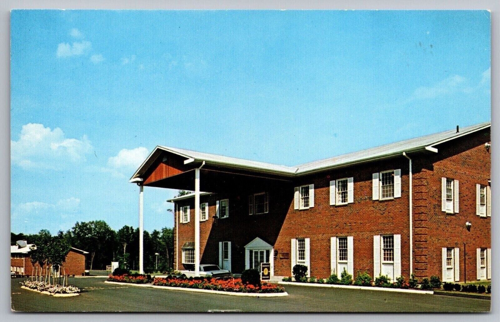 Tobacco Valley Inn Motor House Windsor Connecticut Street View Vintage Postcard