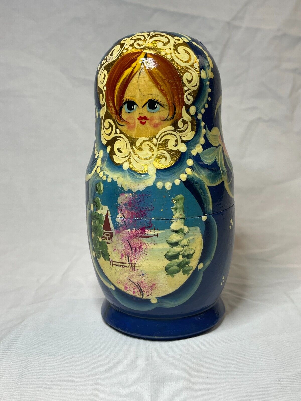 Vintage Russian Nesting Dolls, Set Of 5 Dolls, Beautiful hand painted - unsigned