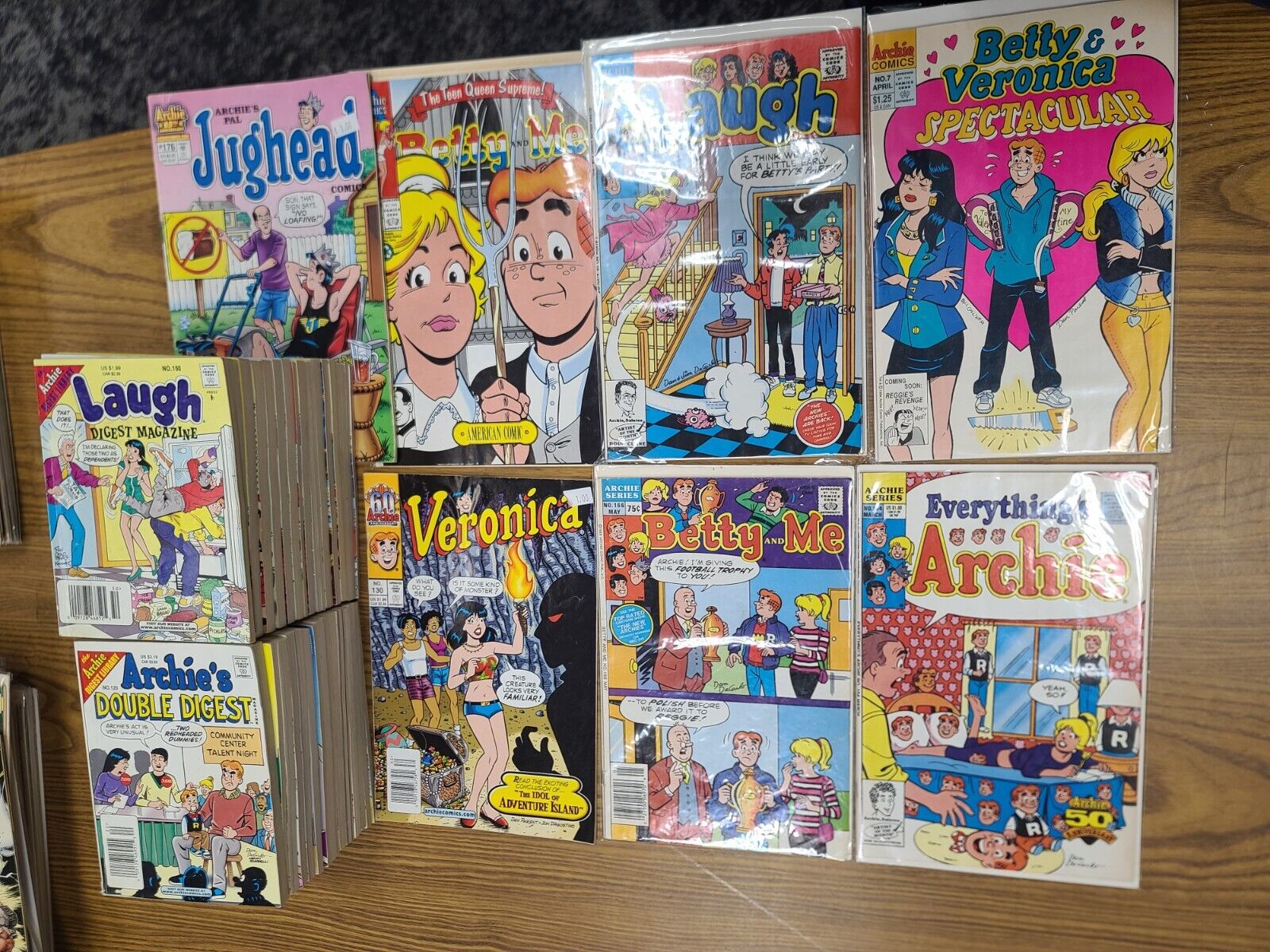 Lot of 40 Archie Comics Betty and Veronica/Jughead Jones/Digest & Comics