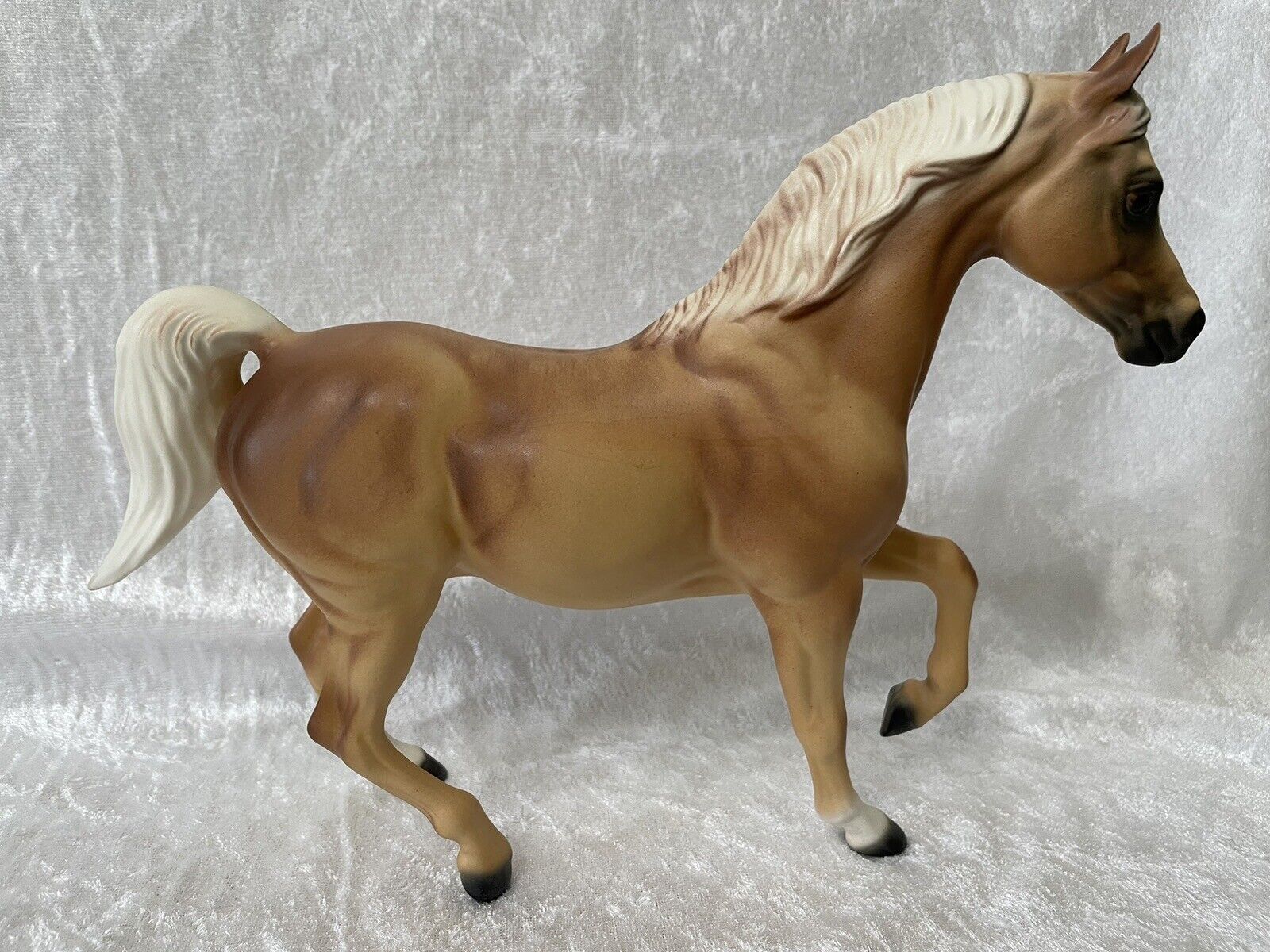 Vintage Hagen Renaker DW Palomino Arabian Horse Figurine Amir by Maureen Love