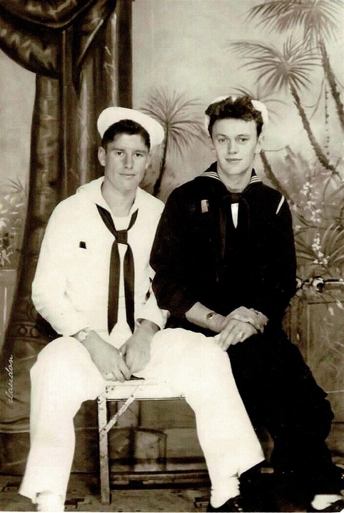 Pair of Affectionate Sailors 1940s Young Men gay man's collection 4x6