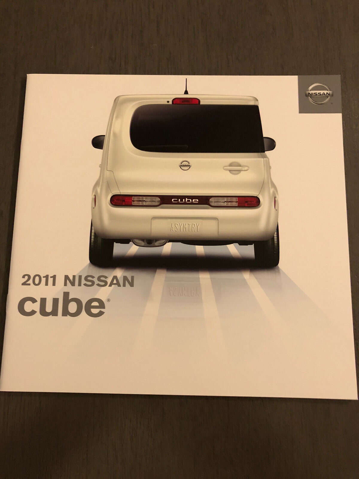 2011 NISSAN CUBE 30-page Original Sales Brochure