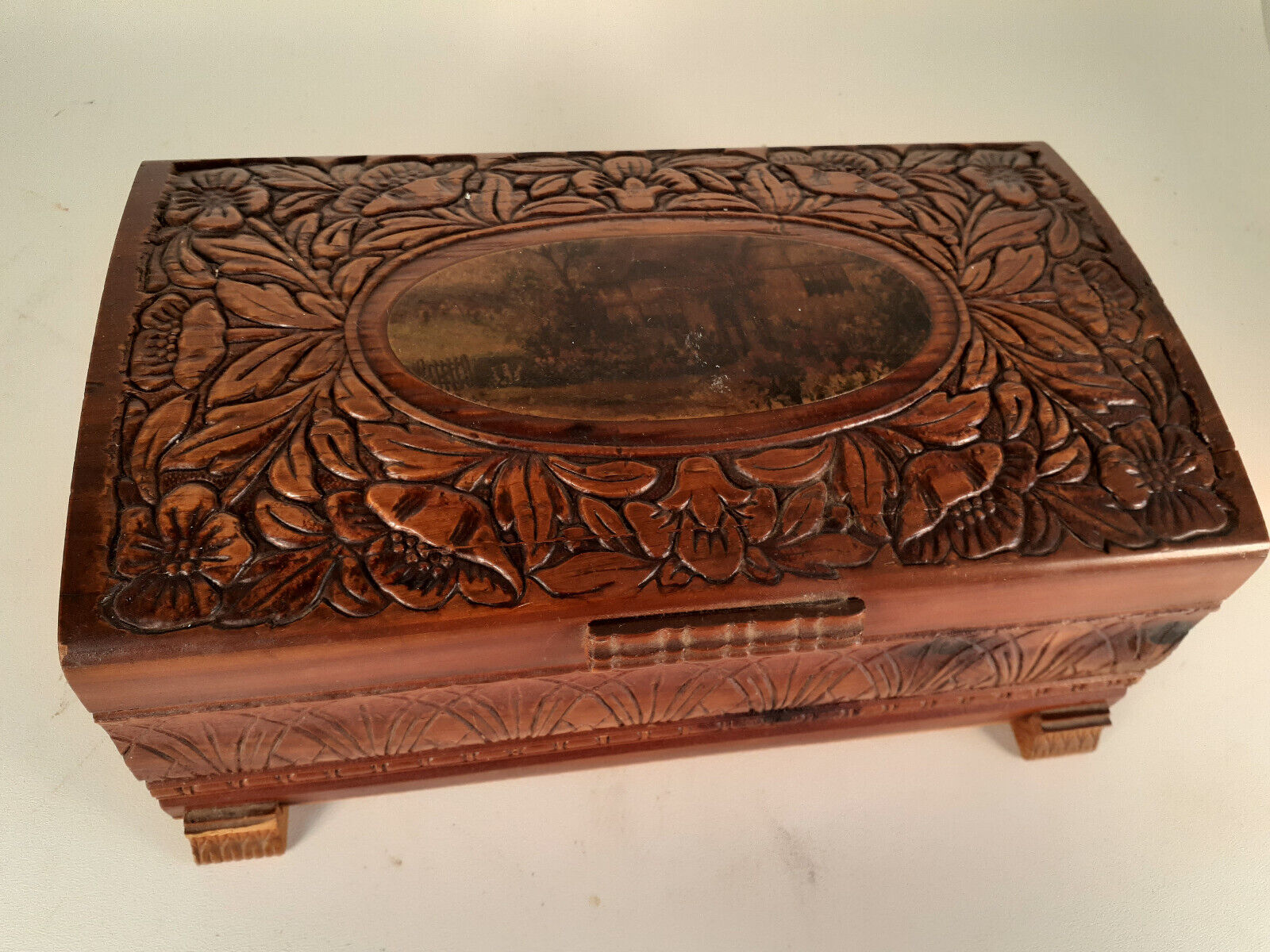 Vintage Beautifully Carved Cedar Trinket/Jewelry Box, Very Nice Conditio
