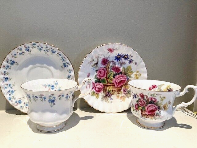 Pair of Delicate Royal Albert Bone China Teacups & Saucers blue/pink flowers