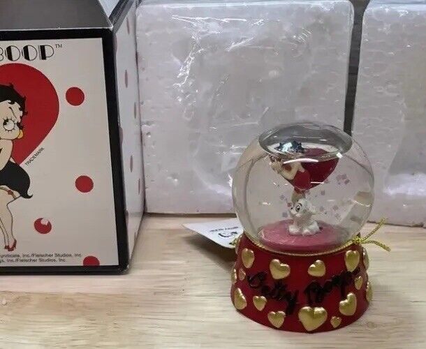 2003 Westland Giftware Betty Boop Snow Globe 6957 heart Pudgy Small