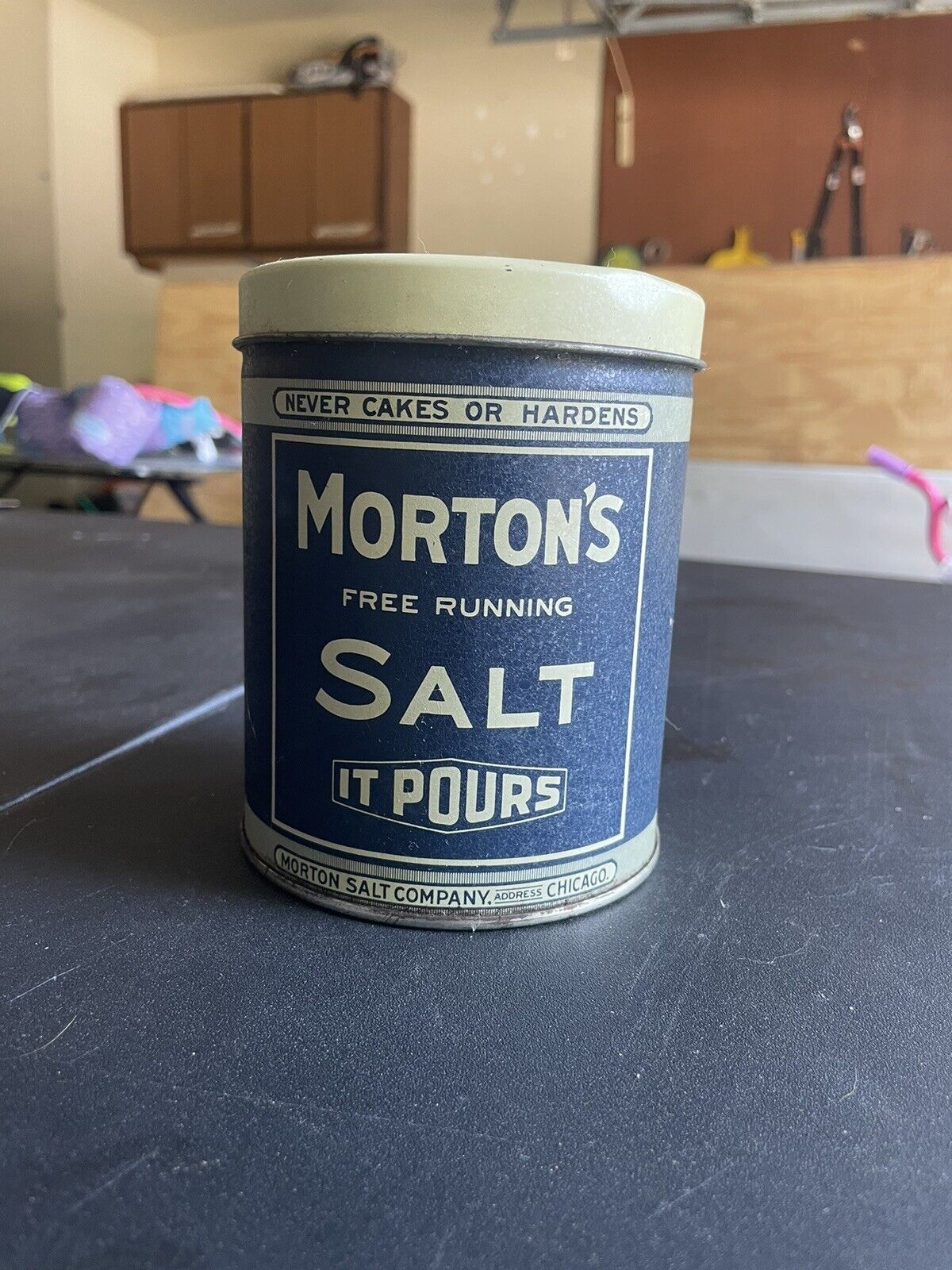 Vintage Mortons Salt Tin. When It Rains It Pours. Collectible, Morton Salt 26 Oz