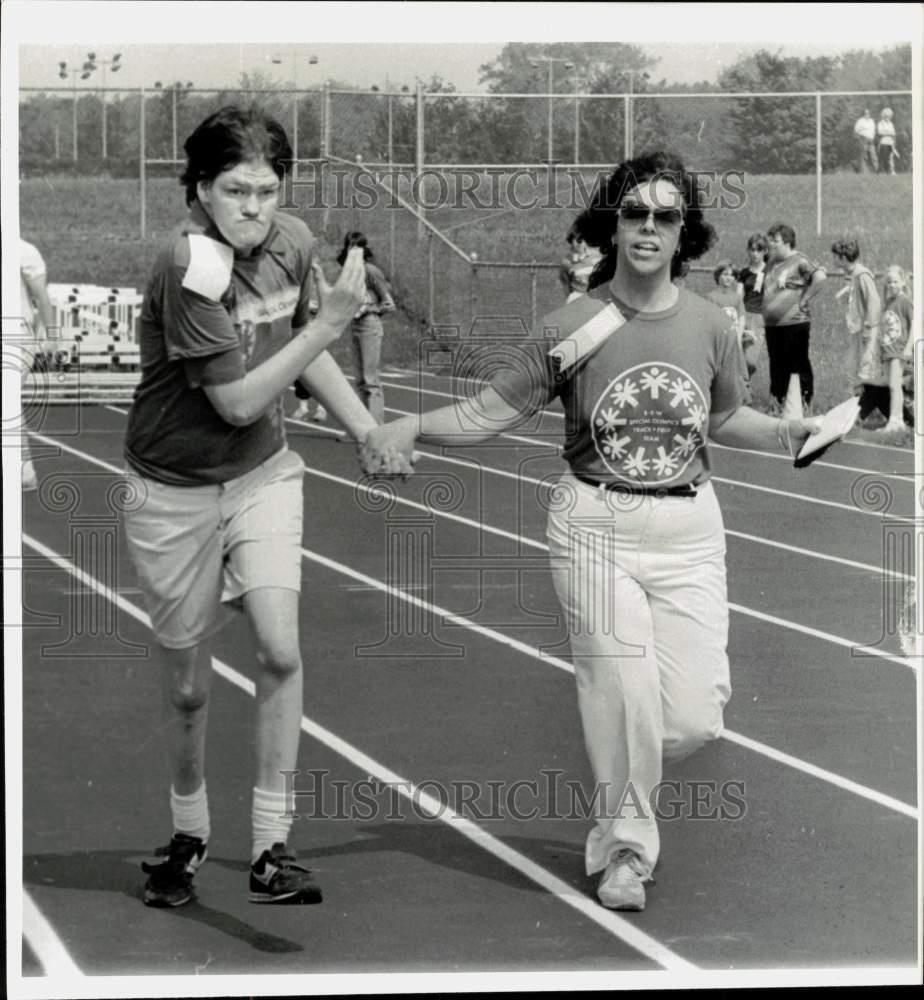 1984 Press Photo Mark Wilkinson Runs 100-Yard Dash in Special Olympics