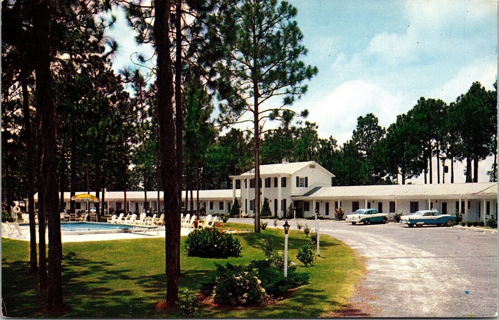 Kingswood Inn Motel Perry FL Antique Cars Swimming Pool Trees VTG Postcard UNP