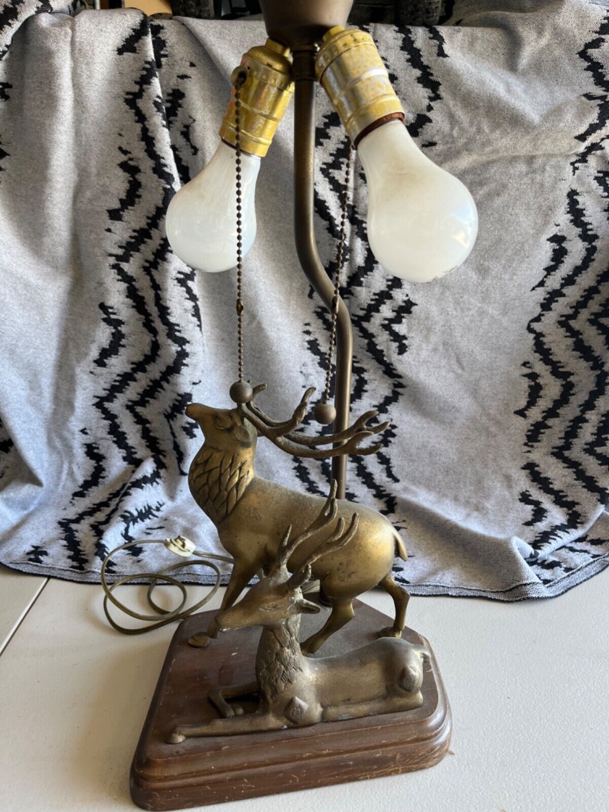 Bronze elk table lamp