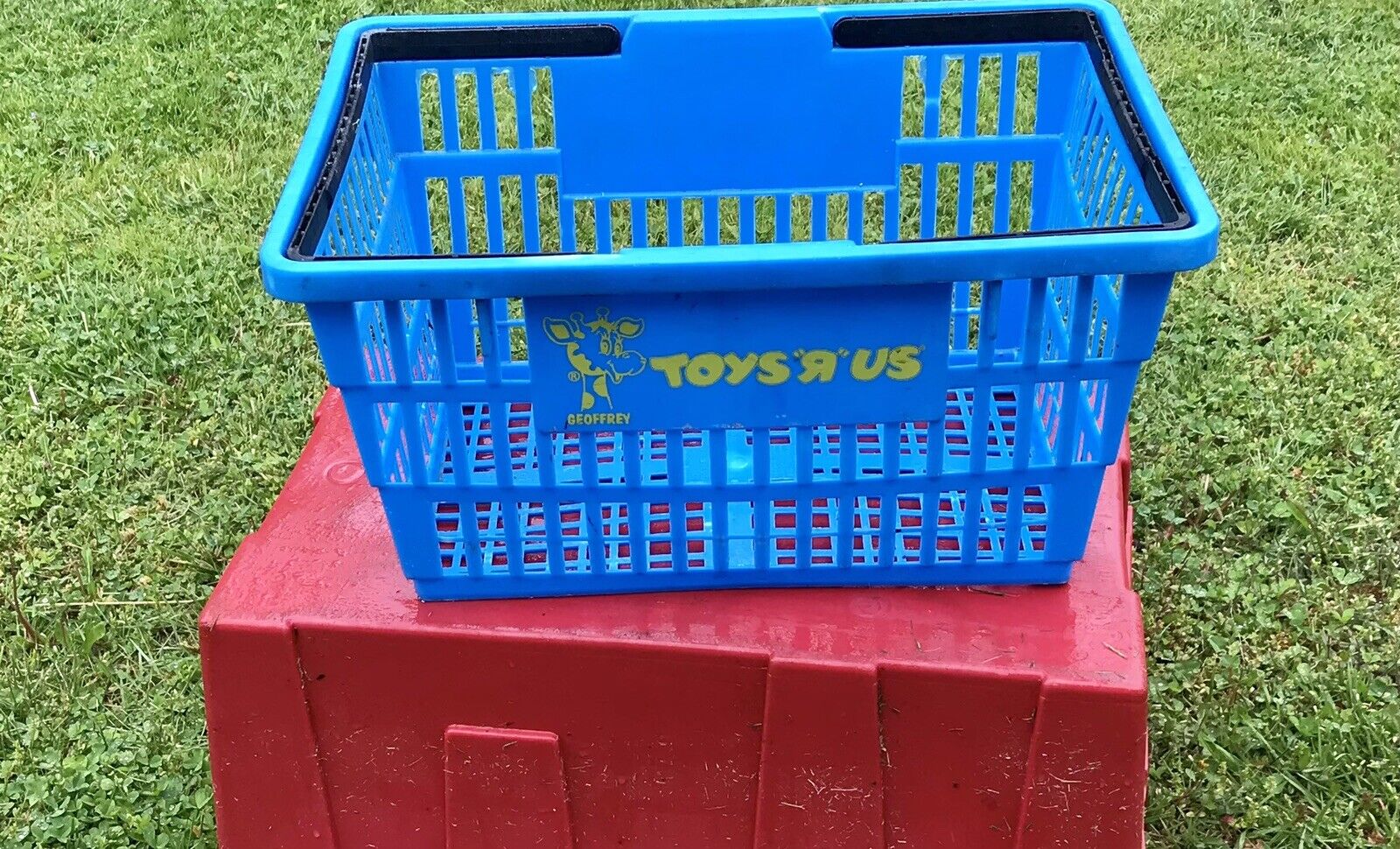 Vintage 90’s Toys R Us Shopping Basket Blue With Yellow Geoffrey Mascot