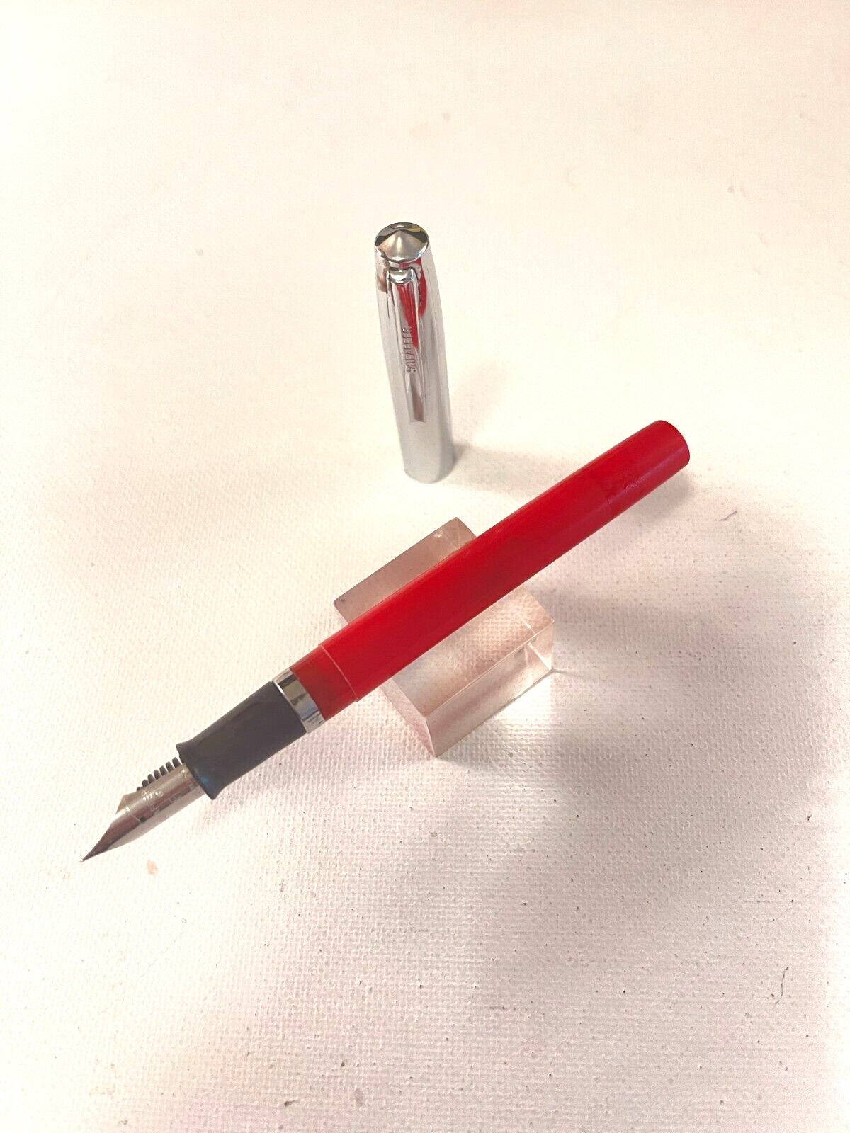 1 vintage Red Sheaffer Cartridge Fountain Pen  Pointed Ends Fine nib Near Mint