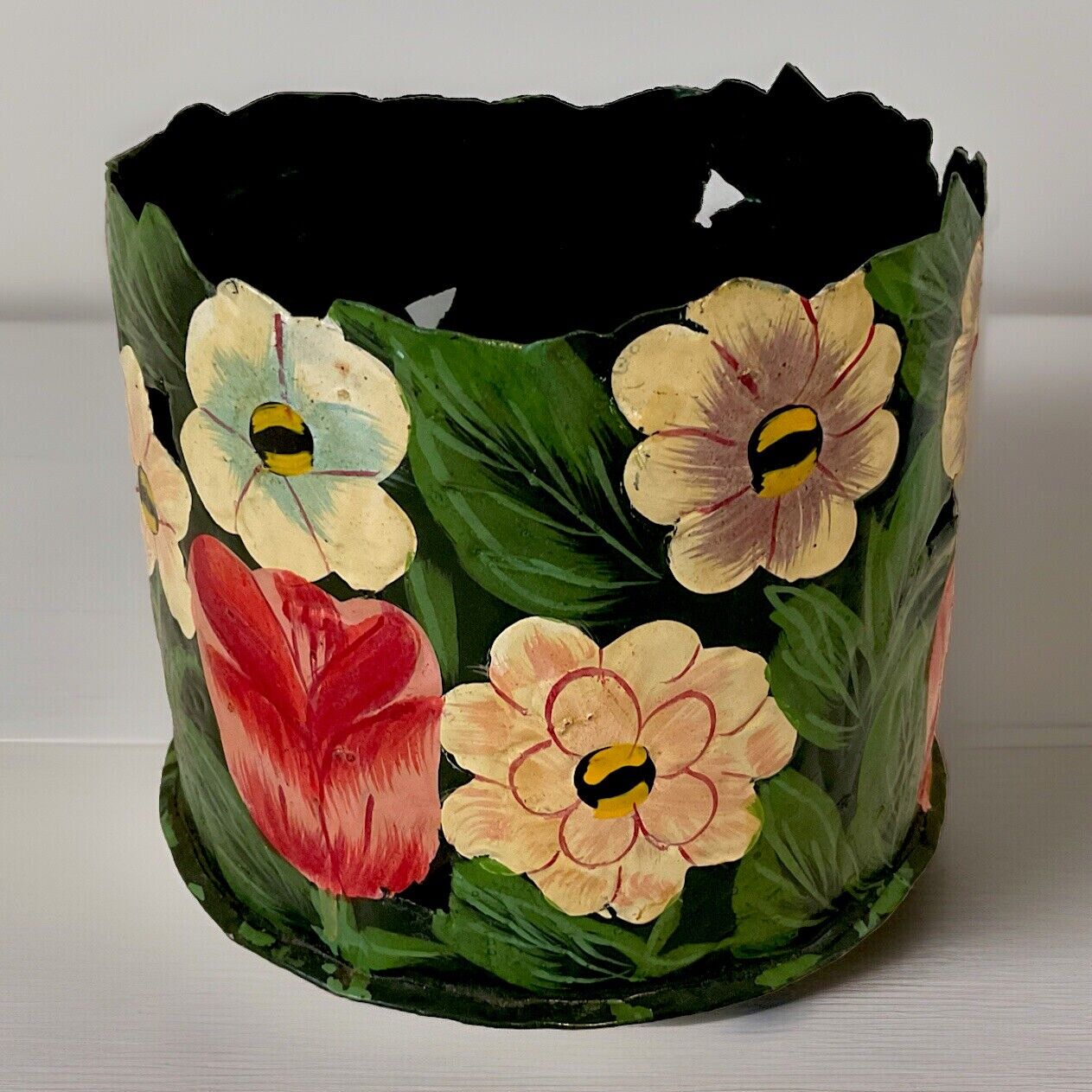Vtg Planter Box Tin Tole Round Rustic Scalloped Hand-Painted Floral India 6”
