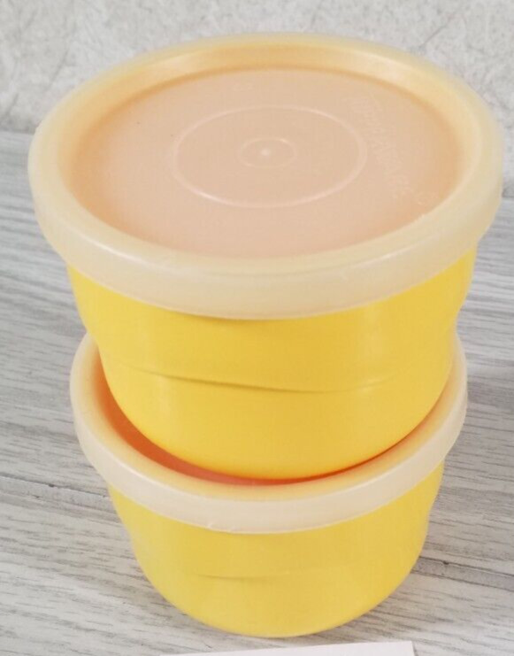 Two Vintage Tupperware 4oz 110ml Stackable Snack Cups #2547 Yellow w/Lids