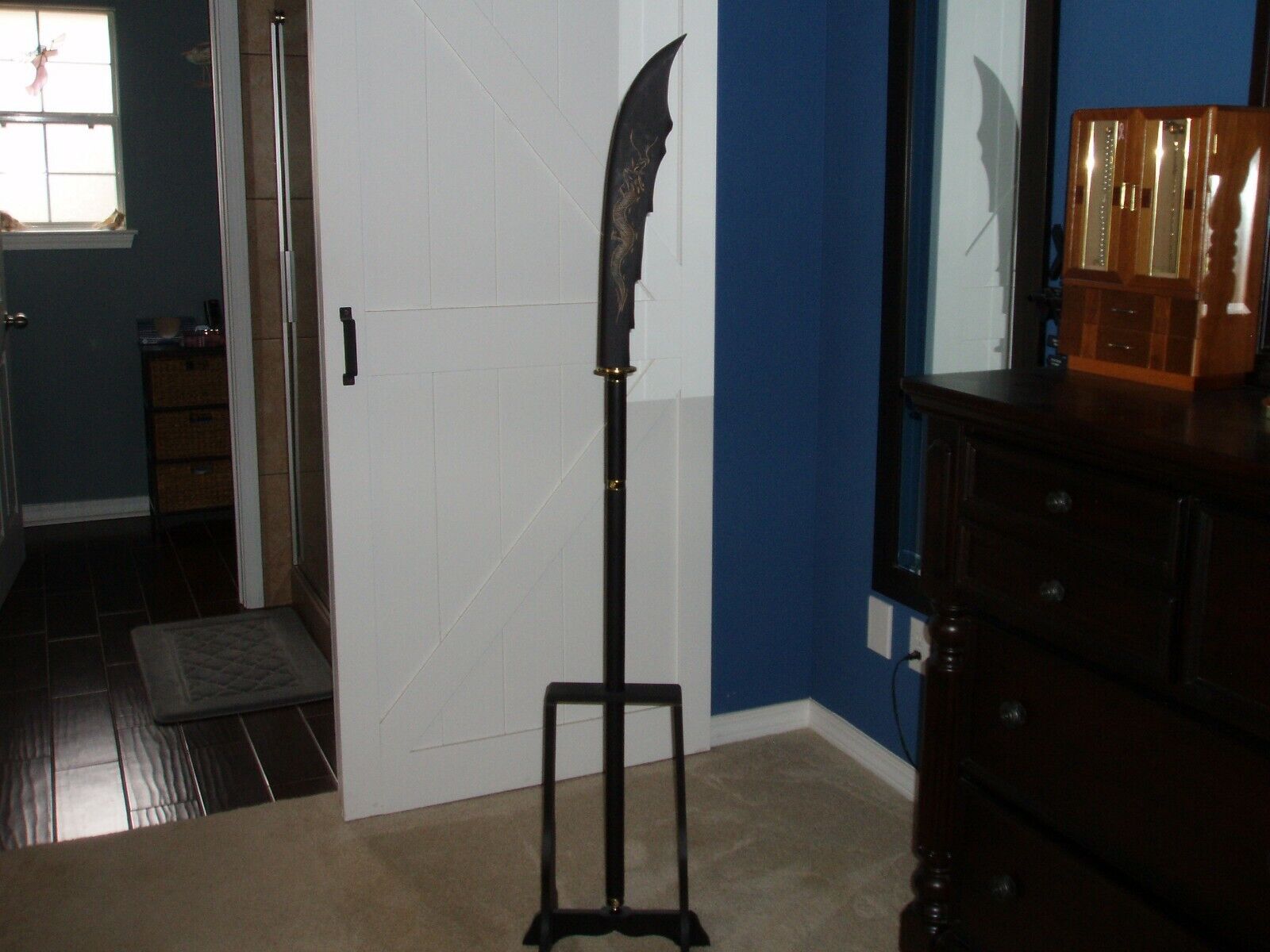 Large Broadsword with cover and stand