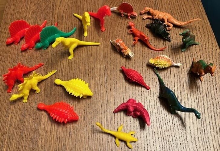 Vintage Plastic Dinosaur Toy Lot - 22 pieces
